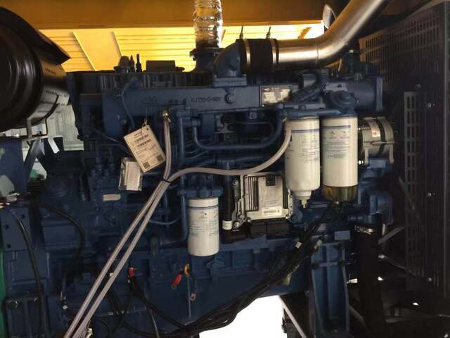250KW Guangxi Yuchai mobile trailer diesel generator set